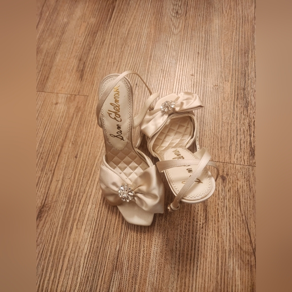 Size  9 Sam Edelman Cream Bow Heels - Picture 9 of 10
